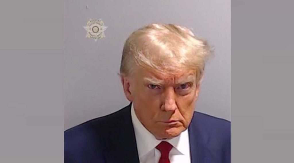 Trump returns to X / Twitter, posts mug shot
